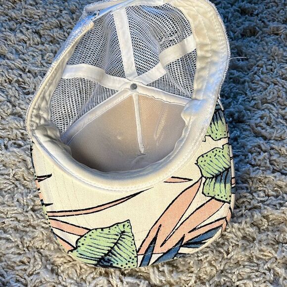 Vans Off the Wall Off To The Beach Mesh Trucker Hat - Picture 10 of 13